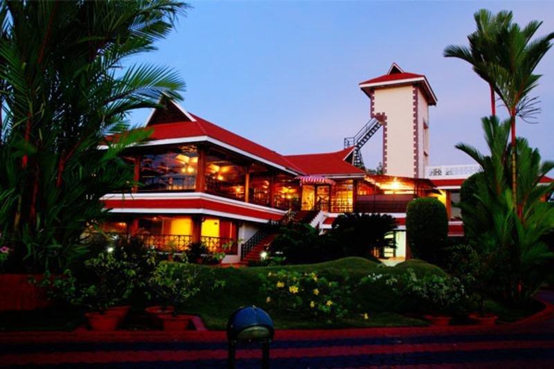 레이크 팰리스 호텔 Alappuzha 외부 사진